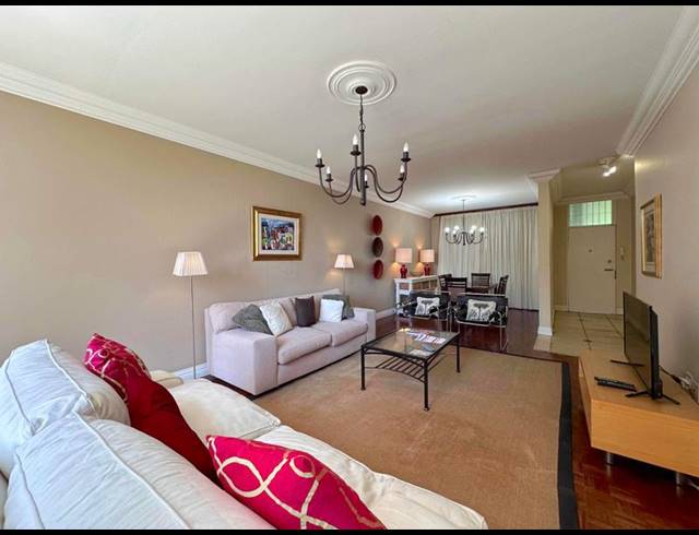 2 BEDROOM APARTMENT FOR SALE IN HYDE PARK